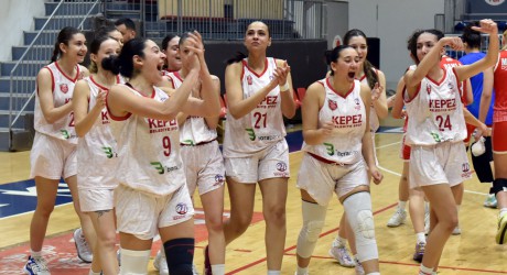 Kepez’in kızları eze eze yendi