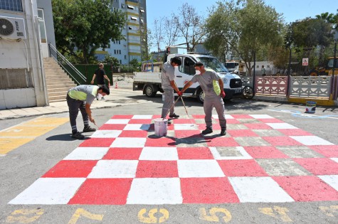 Kepez’den 90 okula sosyal belediyecilik hizmeti