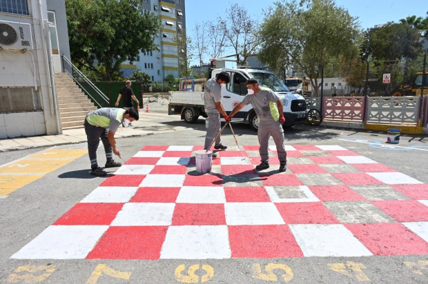 Kepez’den 90 okula sosyal belediyecilik hizmeti