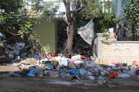 Kepez Belediyesi’nden çöp ev  temizliği; 2 kamyon atık çıktı