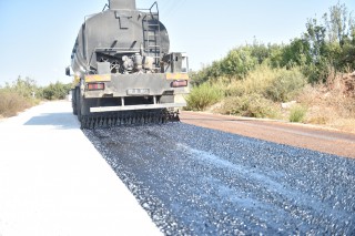 Kepez’in Odabaşı Mahallesi’ndeki 30 sokakta sathi asfalt hazırlığı