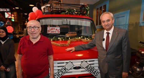 Çiçek Abbas, yıllar sonra Kepez’de minibüsüyle buluştu