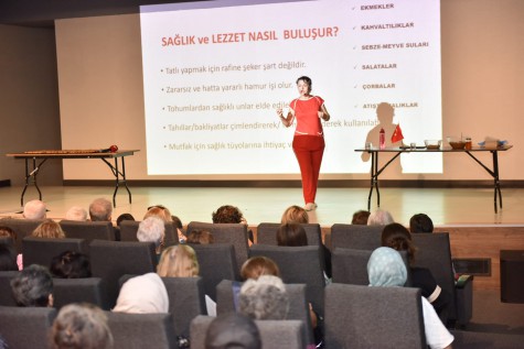 Uluslararası Yaşlılıkta Sağlık ve Esenlik Festivali’nde; “Sağlıklı Yaş Almak” konuşuldu