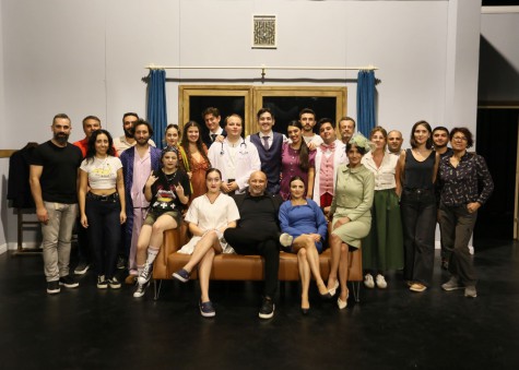 Kepez Kent Tiyatrosu’ndan kahkaha dolu bir oyun: “Kaç baba kaç”