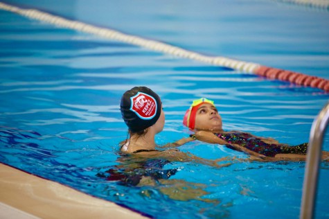 Kepez’de havuz keyfi kışında sürüyor 