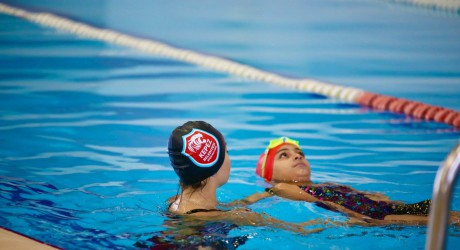 Kepez’de havuz keyfi kışında sürüyor 