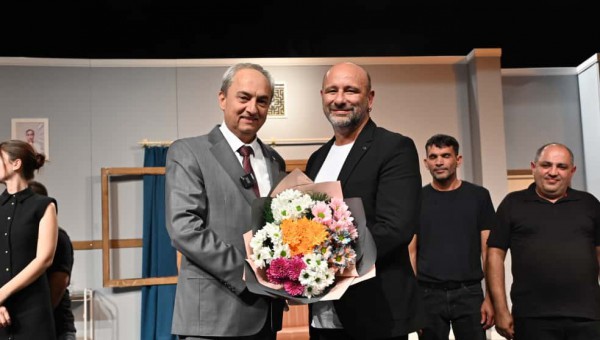 Kaç baba kaç, Kepez sahnesinde seyirciyle buluştu… 