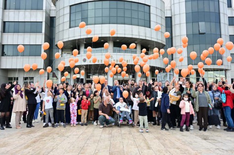 Kepez’de lösemiye karşı turuncu umutlar gökyüzüne yükseldi