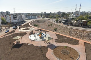 Şelale Mahallesi’nde drenaj hattı çevresine yeşil doku  