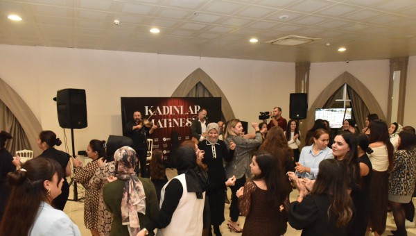 Kepez’den Öğretmenler Günü’ne özel kutlama 