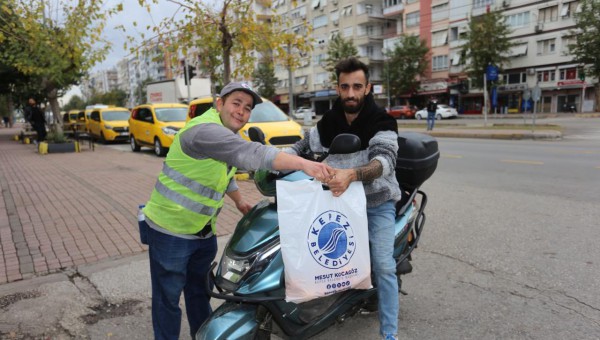 Kepez Belediyesi, Dokumapark’tan toplanan portakalları ilçe halkıyla paylaştı 