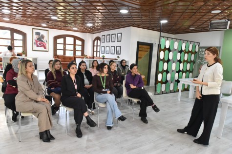 Zübeyde Hanım Kadın Eğitim ve Sosyal Tesisi’nde kadın sağlığı konuşuldu  