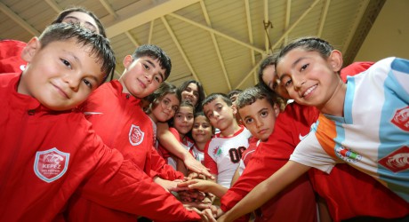 Geleceğin güreşçileri Kepez’de yetişiyor