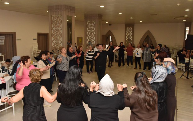 Kepezli hanımlar kadınlar matinesinde buluştu