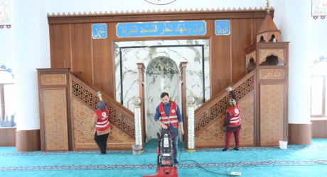 Kepez’de camiler Ramazan’a özenle hazırlandı