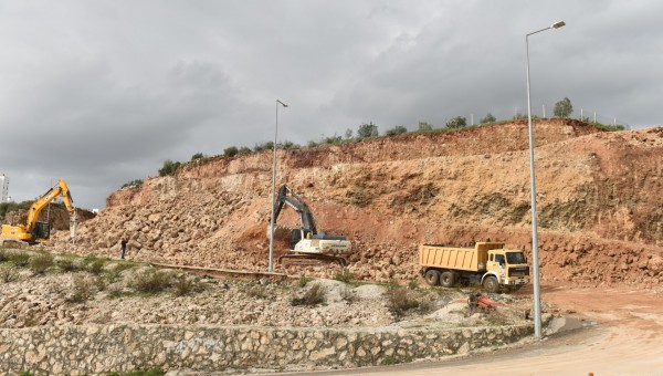 Kepez’den M. Fatin Gökmen Caddesi’nde heyelan riskine müdahale 