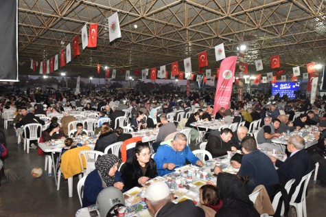 Kepez’in Çamlıbel, Göçerler ve Fatih mahalleleri iftar sofralarında buluştu
