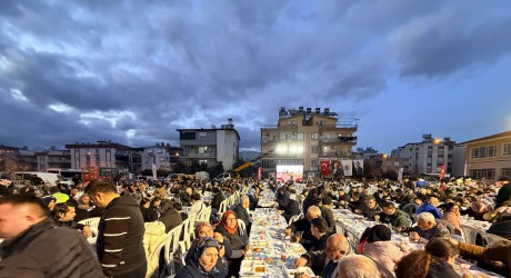 Kepez’in birlik ve beraberlik sofraları Karşıyaka’da