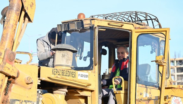 Kocagöz, sahada belediye ekipleriyle çalıştı 