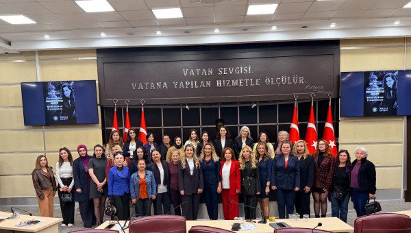 Kepez’de kadınların mücadelesi ‘Kadın Yaşamdır’ panelinde konuşuldu 