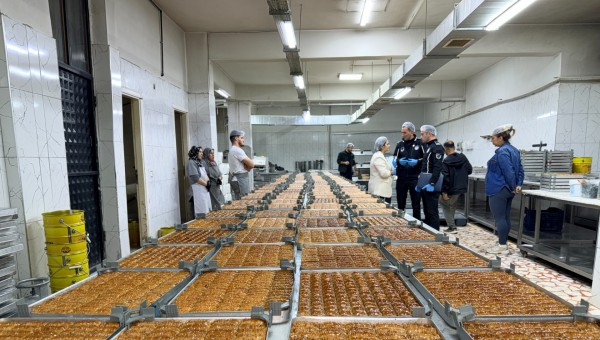 Kepez’de bayram öncesi tatlıcılara sıkı denetim 