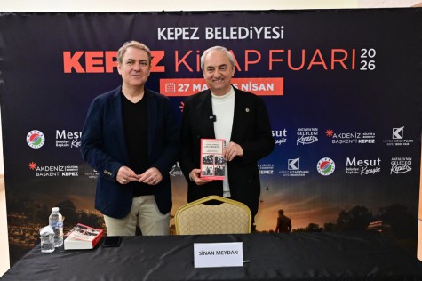 Başkan Kocagöz, Kepez Kitap Fuarı’nı ziyaret etti
