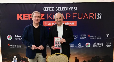 Başkan Kocagöz, Kepez Kitap Fuarı’nı ziyaret etti