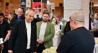 Başkan Kocagöz, Kepez Kitap Fuarı’nı ziyaret etti