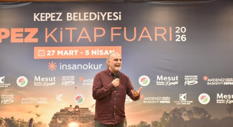 Yazar Tarık Tufan, Kepez Kitap Fuarı’nda Edebiyat üzerine konuştu