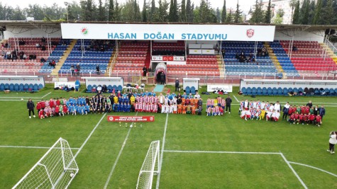 Kepez’de minik kramponlar 23 Nisan için sahada