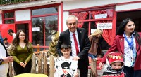 Kepez’de 23 Nisan coşkusu bayram kortejiyle taçlandı; Başkan Kocagöz çocuklarla yürüdü