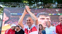 Dokumapark’ta milli heyecan: binlerce Antalyalı Kepez’de dev ekranda buluştu
