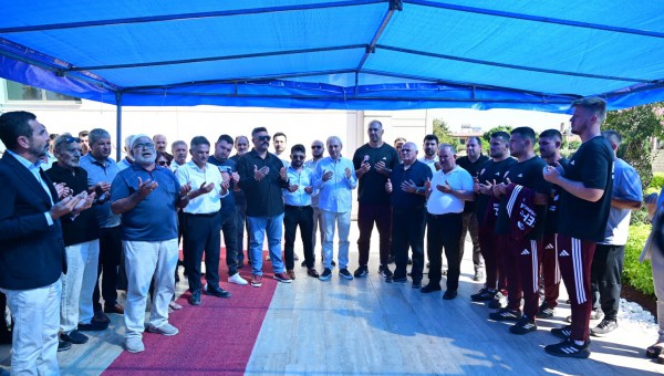 Kepez’in pehlivanları dualarla Tarihi Kırkpınar’a uğurlandı 
