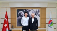 Kepez’in gururu Serhat’a Kocagöz’den burs desteği