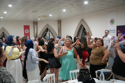 Kepez’de Kadınlar Matinesi ile eğlence dolu buluşma