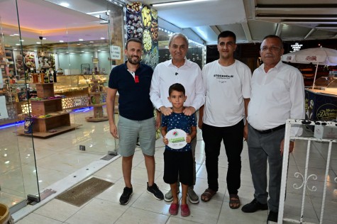 ”Temiz Kepez” İçin El Ele: Başkan Kocagöz Şafak Esnafıyla Omuz Omuza!