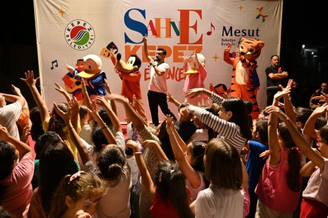Sahne Kepez ile çocukların neşesi Yeni Mahalle'de